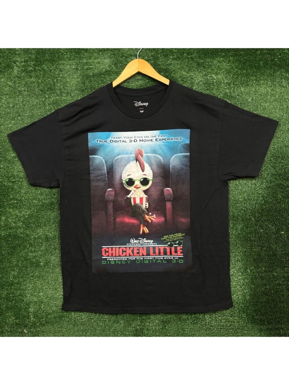 Walt Disney Pictures Presents Chicken Little Disney Digital 3-D T-Shirt XL